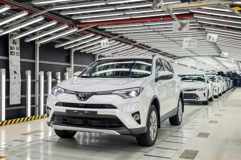 Rusya'da Üretilen İlk Toyota RAV4 Banttan İndi