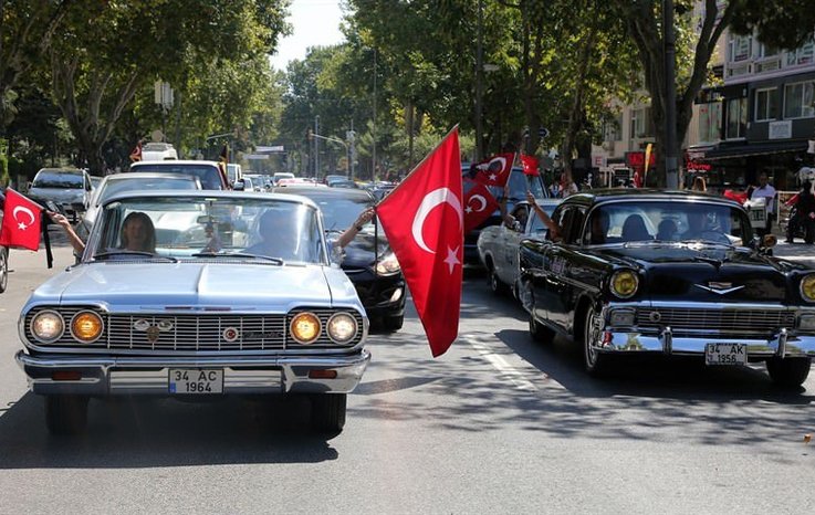 Yarım Asırlık Araçlarla “Milli Beraberlik Ve Zafer” Konvoyu
