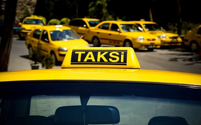 Üstü açık otomobili taksi yaptı