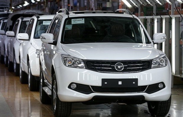 İran yerli otomobil için yabancı şirketlerle anlaşma imzaladı