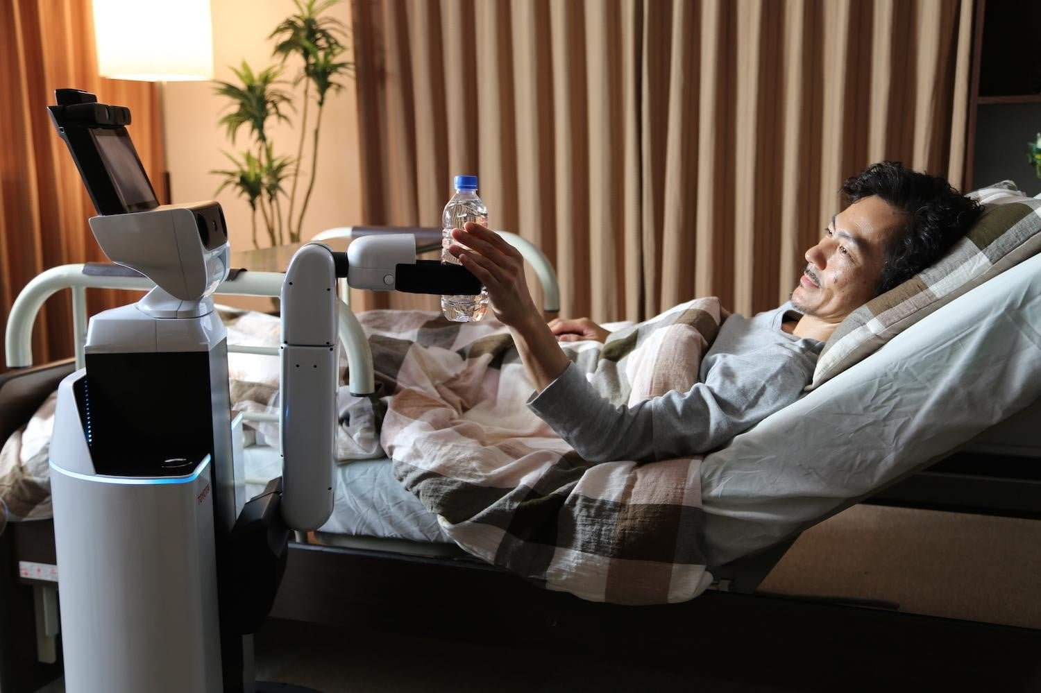 Toyota, felçli hastalar için özel robot geliştirdi