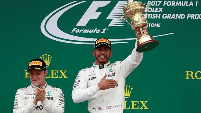 Hamilton evinde kazandı