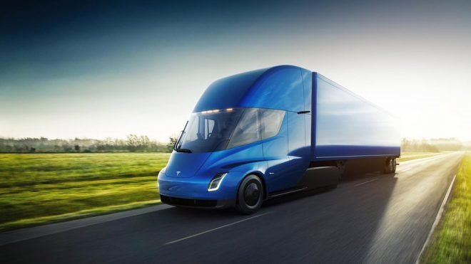 Tesla elektrikli tırı Semi'nin fiyatını açıkladı