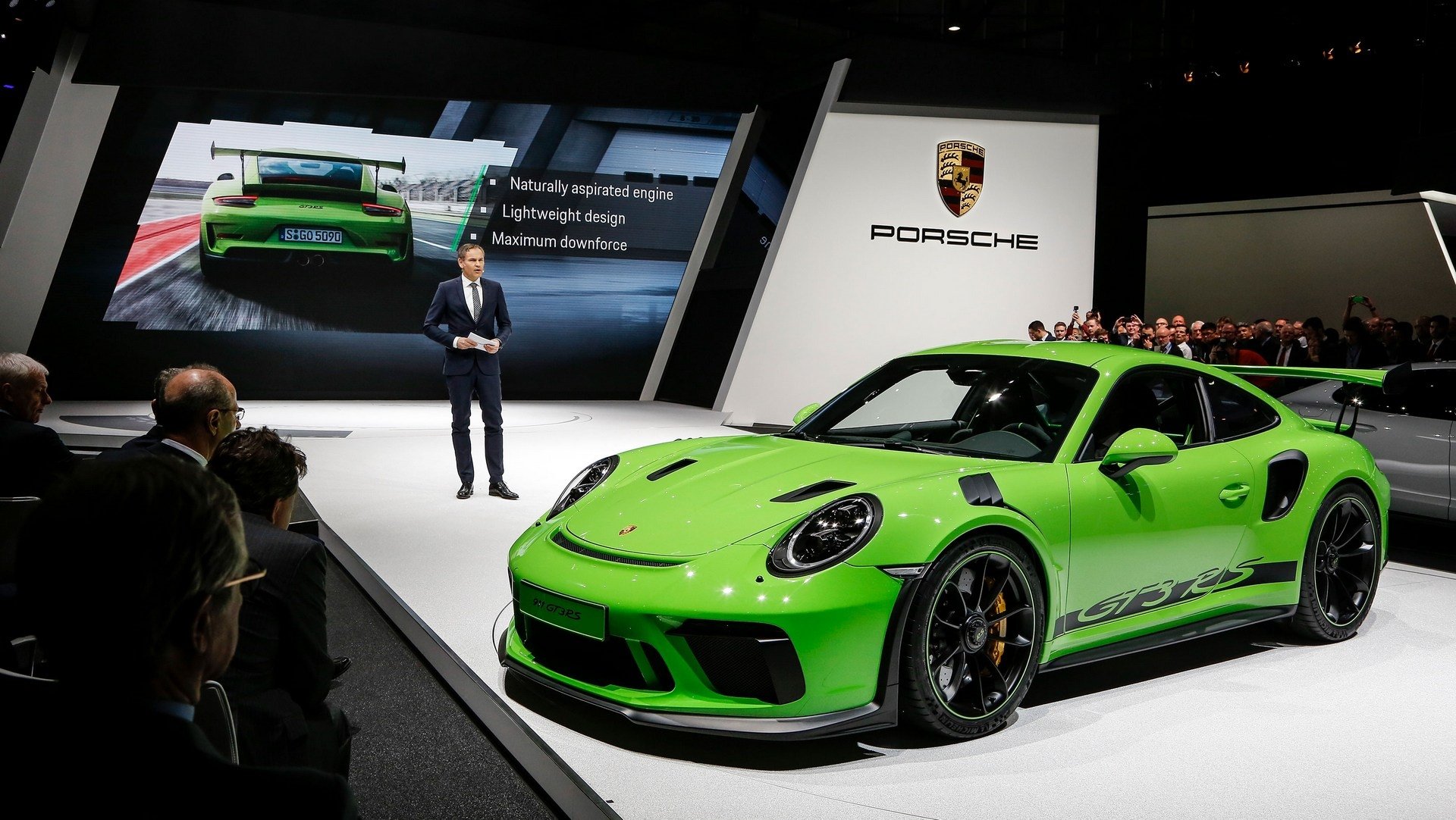 2018 Porsche 911 GT3 RS fuarın dikkat çekici modellerinden biri oldu