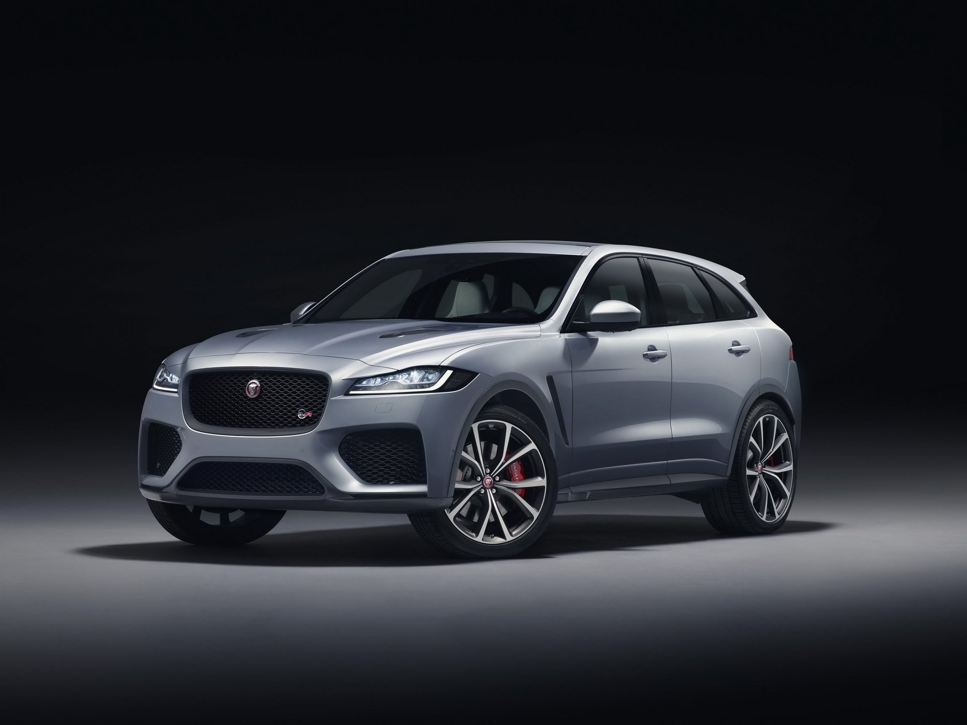 Jaguar F-Pace SVR New York’ta görücüye çıktı