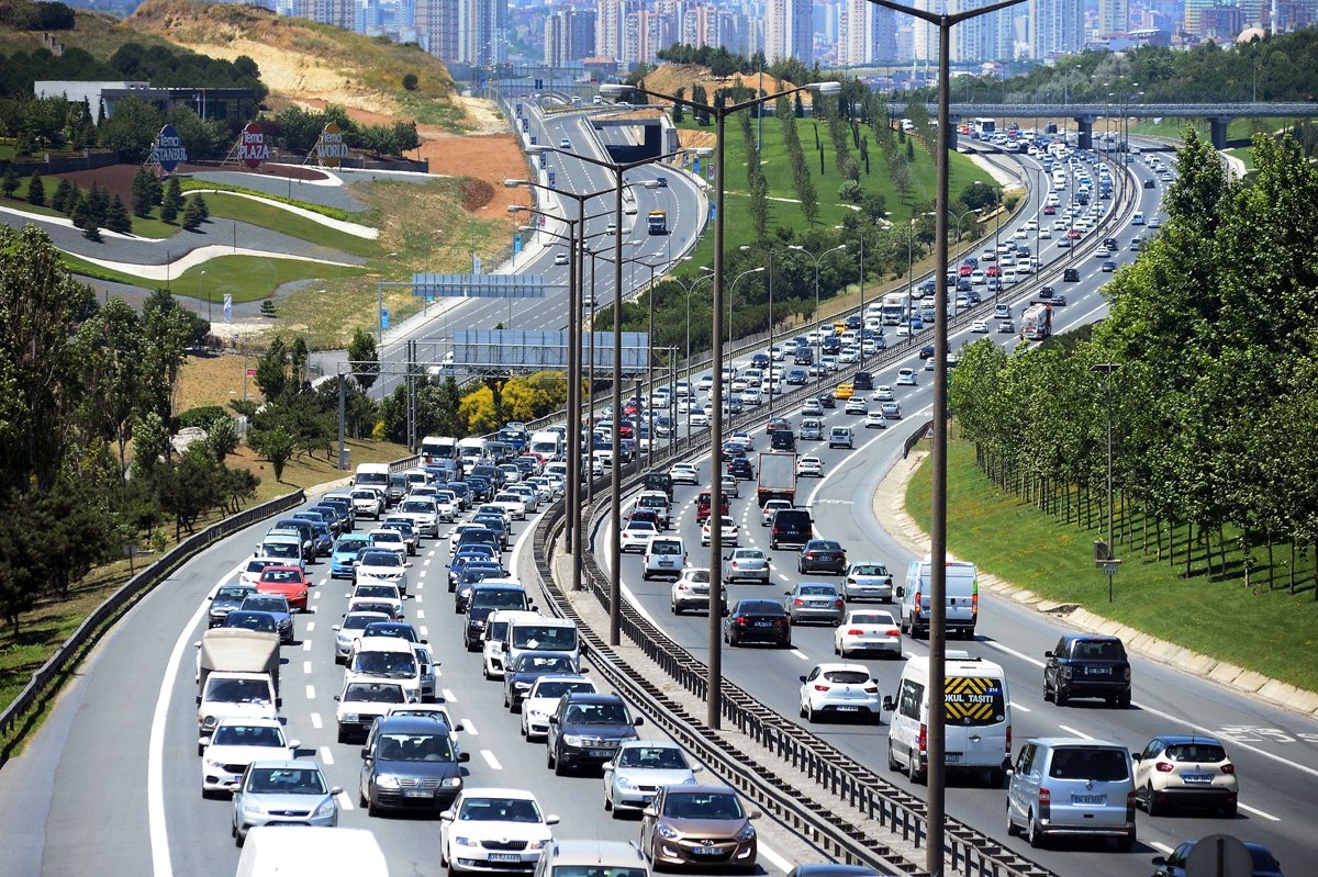 Trafikteki taşıt sayısı 579 bin 276 arttı