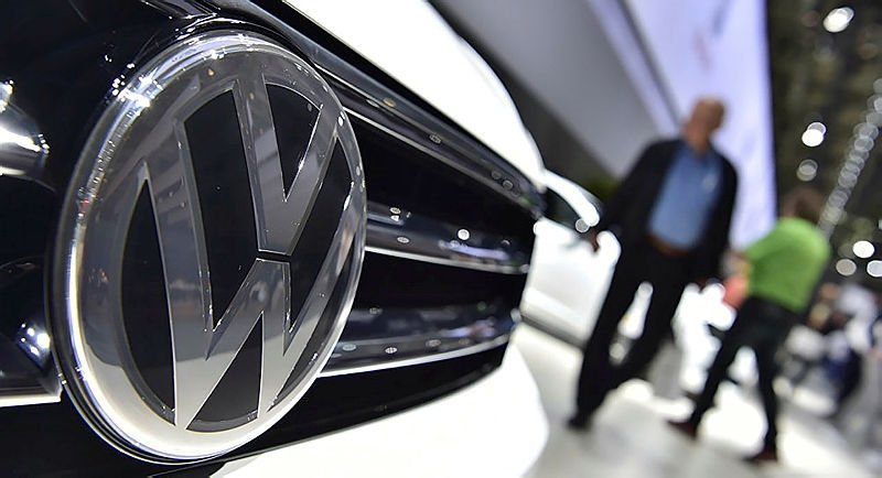 Volkswagen "egzoz manipülasyonu"nda tüketicilere 830 milyon avro teklif etti