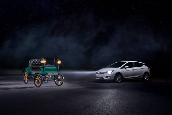 Makyajlı Opel Astra’da yeni farlar