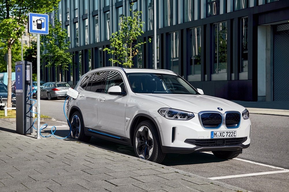 BMW’nin tamamen elektrikli yeni modeli iX3 yollara çıkmaya hazır!