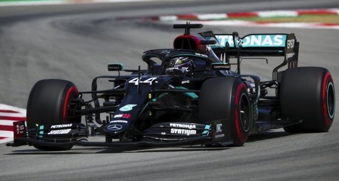 Barcelona'da da Lewis Hamilton zirvede