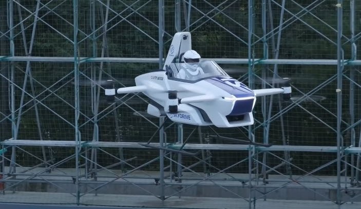 Uçan araba testi geçti