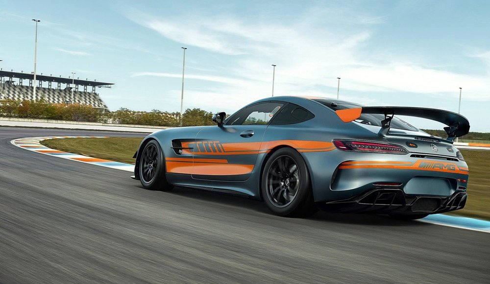 Mehmet Kaya podyumda