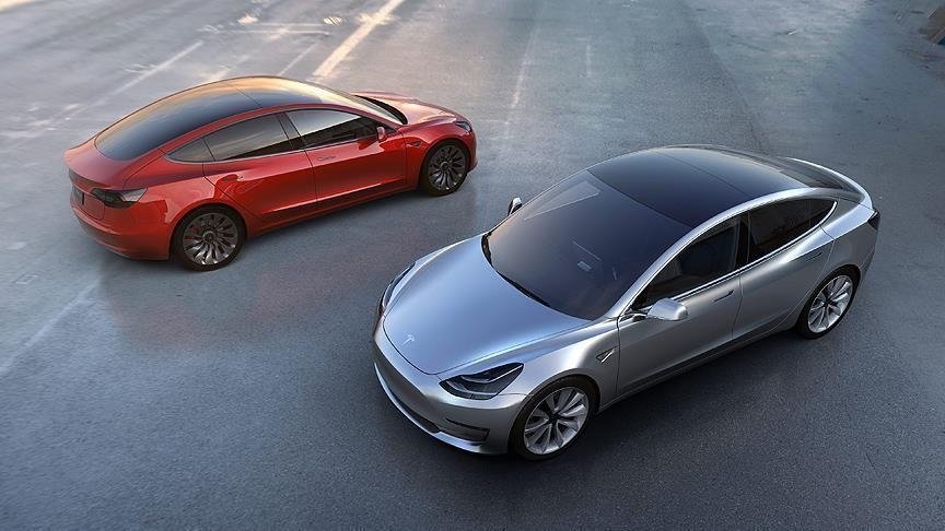 Tesla'ya Model S araçlardaki dokunmatik ekran arızasının güvenlik riski oluşturabileceği uyarısı yapıldı