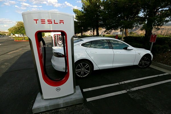 Tesla'dan şarj istasyonları konusunda yeni adım
