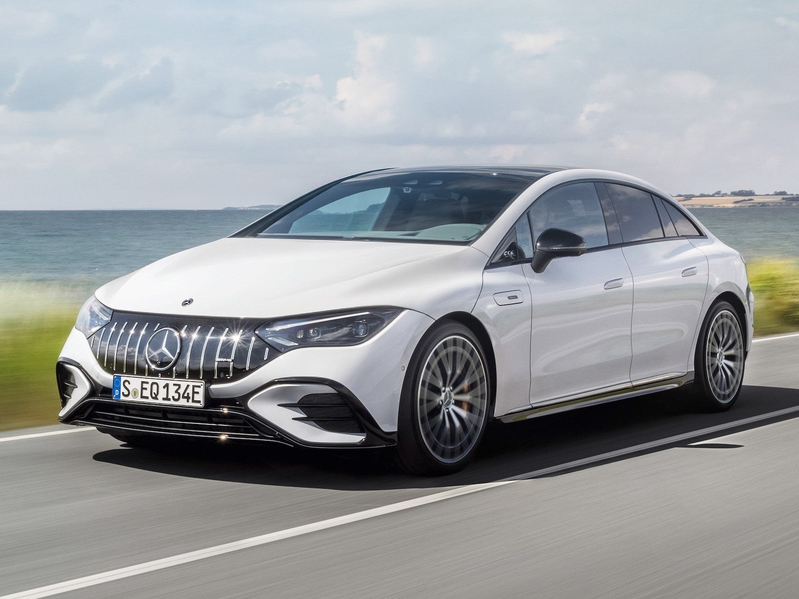 Mercedes-AMG EQE tanıtıldı
