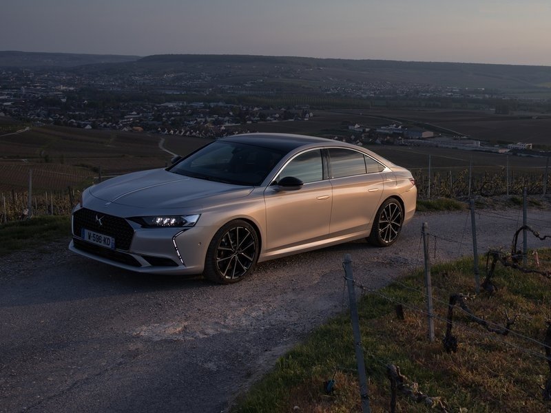 Fransızların zarif ve lüks sedanı DS 9 Türkiye'de