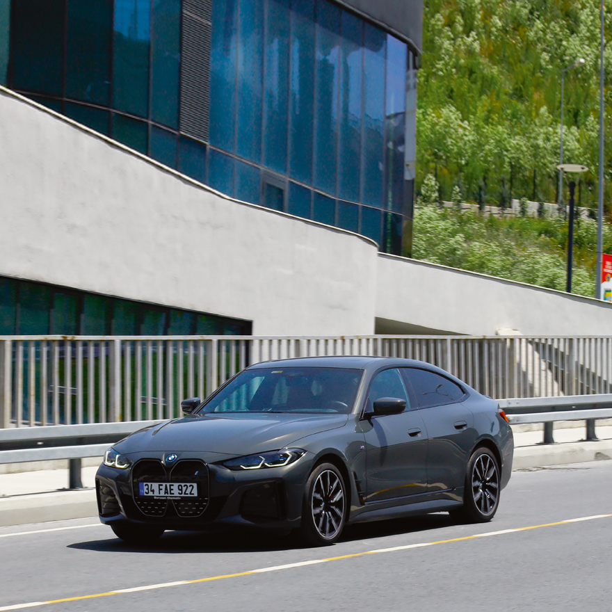 Elektriğin nasıl bir fark oluşturduğunu BMW i4 eDrive40'la birlikte keşfedeceğiz.