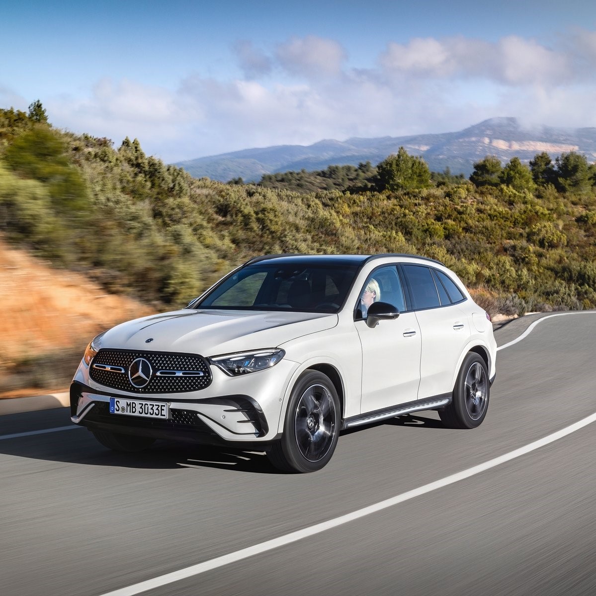 Yeni Mercedes-Benz GLC satışa sunuldu