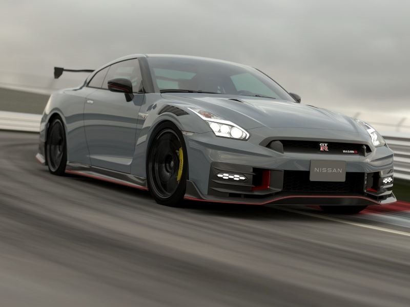 NISSAN GT-R BEKLENEN HAMLEYİ YAPTI