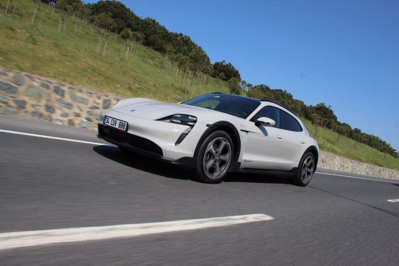 Test: Porsche Taycan 4 Cross Turismo