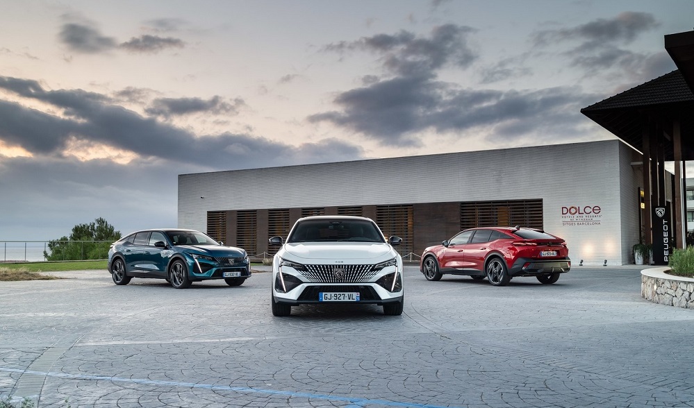 Peugeot 408 fiyat listesinde yerini aldı