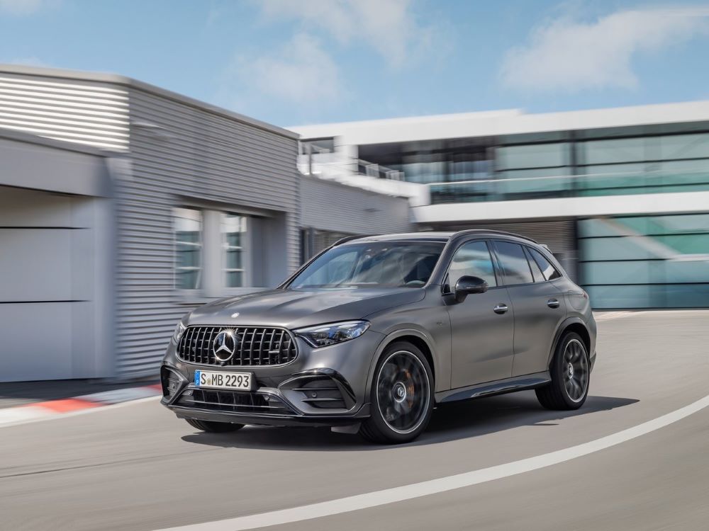 AMG logolu iki sıra dışı GLC modeli