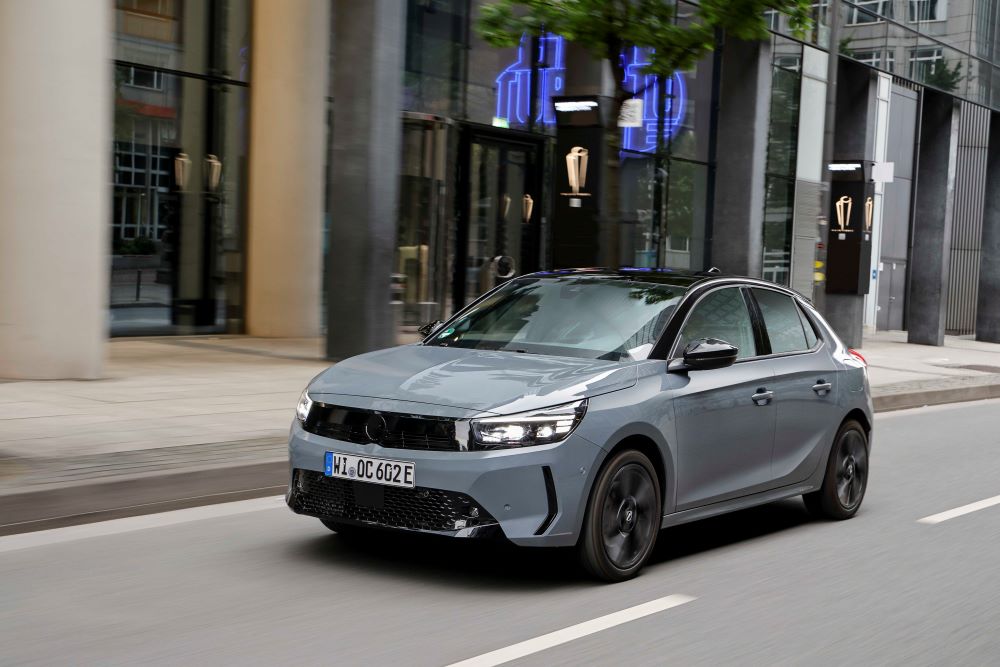 Makyajlı Opel Corsa bayilerde