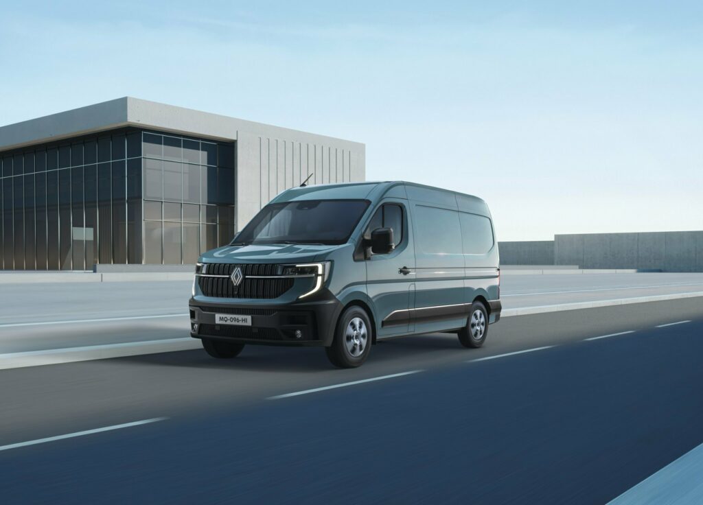 Yenilen Renault Master farklı güç alternatifleriyle dikkat çekiyor
