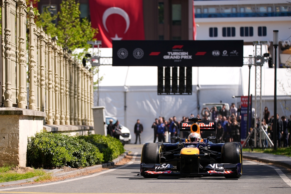 Formula 1, 2027'den İtibaren İstanbul Park'a Geri Dönüyor: 5 Yıllık Dev Anlaşma İmzalandı