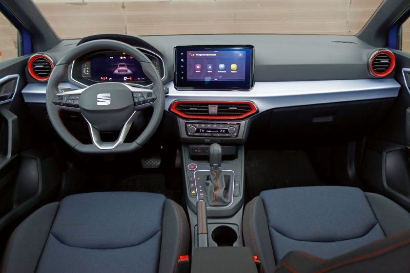 Seat Ibiza makyajla birlikte daha modern bir kokpit